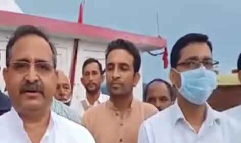 श्री नैना देवी विधानसभा क्षेत्र उपमंडल स्वारघाट में आसमानी बिजली से क्षतिग्रस्त हुए स्वाहण पंचायत के ज्वाला देवी मन्दिर का प्रदेश आपदा प्रबंधन बोर्ड के उपाध्यक्ष व पूर्व विधायक रणधीर शर्मा ने दौरा किया। श्री नैना देवी विधानसभा क्षेत्र उपमंडल स्वारघाट में आसमानी बिजली से क्षतिग्रस्त हुए स्वाहण पंचायत के ज्वाला देवी मन्दिर का प्रदेश आपदा प्रबंधन बोर्ड के उपाध्यक्ष व पूर्व विधायक रणधीर शर्मा ने दौरा किया।