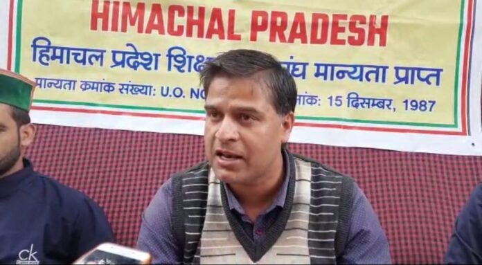 एसएमसी एसोसिएसन के अध्यक्ष मनोज रोंगटा मीडिया से बात करते हुए