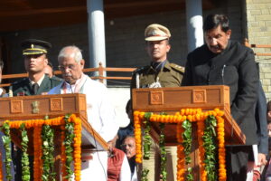 प्रदेश के पहले उप मुख्यमंत्री के तौर पर शपथ लेते हुए मुकेश अग्निहोत्री