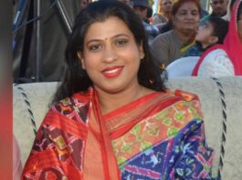 एडीसी डॉक्टर निधि पटेल ने आंगनबाड़ी केंद्र में डालीं जुड़वां बेटियां