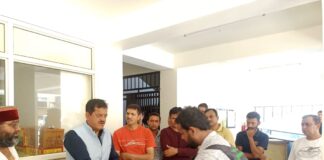 सीपीएस सुंदर सिंह ठाकुर ने खराहल व लग वैली में आपदा प्रभावितों को प्रदान की फोरी राहत