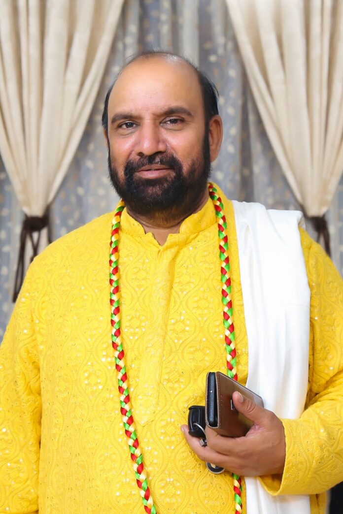 प्रसिद्ध उद्योगपति दानबीर महिन्दर शर्मा द्वारा केदारनाथ मन्दिर धाम में दान की गिनती के लिए ग्लास हाउस दान प्रसिद्ध उद्योगपति दानबीर महिन्दर शर्मा द्वारा केदारनाथ मन्दिर धाम में दान की गिनती के लिए ग्लास हाउस दान