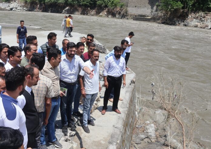 लोक निर्माण विभाग मंत्री विक्रमादित्य