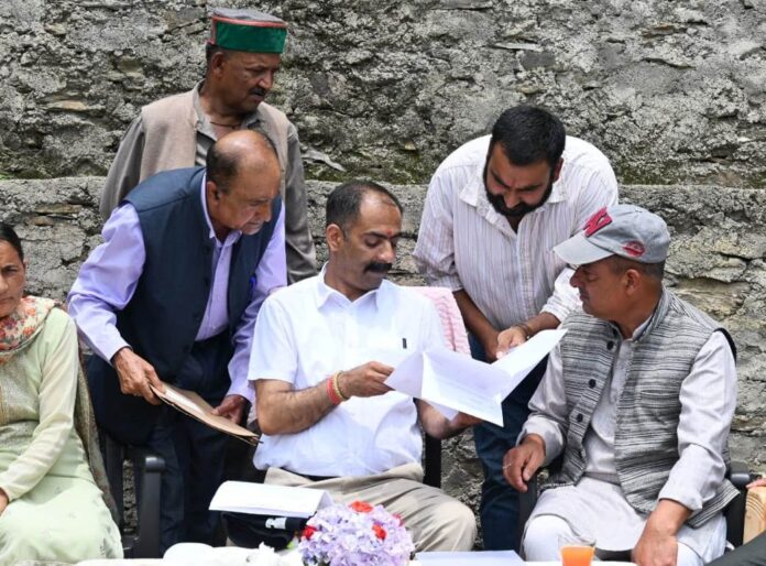 हिमाचल प्रदेश के ग्रामीण विकास एवं पंचायती राज मंत्री अनिरुद्ध सिंह