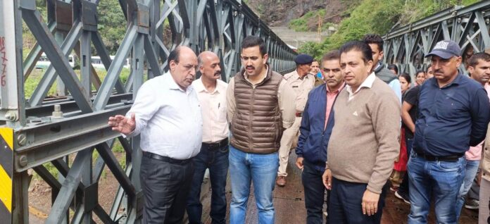 लोक निर्माण तथा युवा सेवाएं व खेल मंत्री विक्रमादित्य सिंह