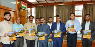 मुख्यमंत्री ने ‘व्यावसायिक मौन पालन’ पुस्तक का विमोचन किया