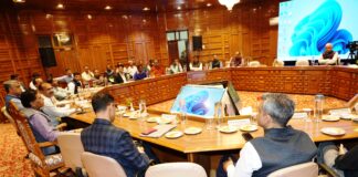 मुख्य सचिव प्रबोध सक्सेना और संबंधित विभागों के उच्च अधिकारियों से बैठक