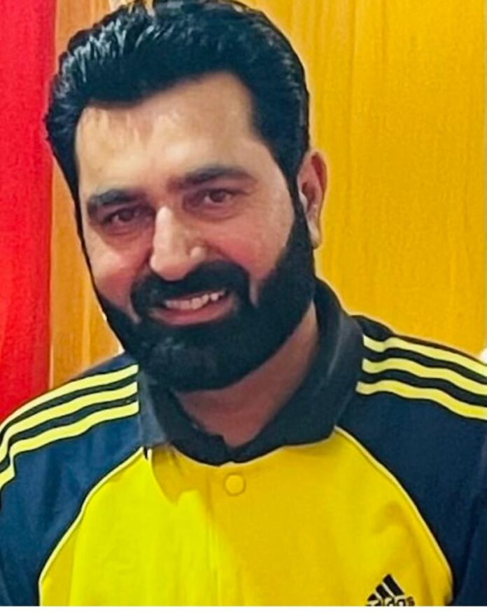 दिरा गांधी राज्य खेल परिसर में युवा सेवा एवं खेल विभाग में कार्यरत कोच सतीश शर्मा