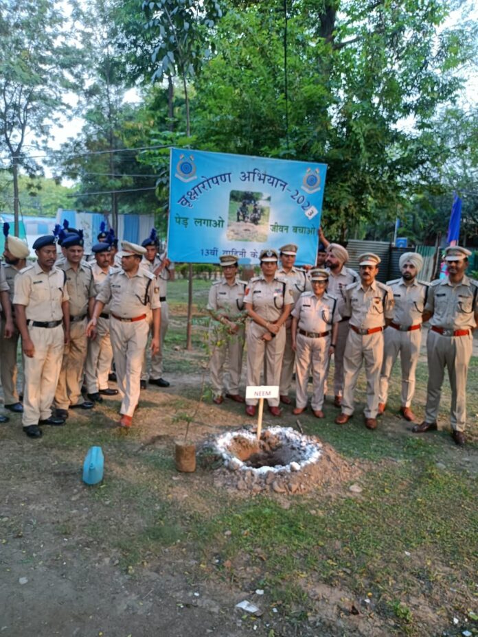 13वी वाहिनी सीआरपीएफ द्वारा प्रर्यावरण संरक्षण का ध्यान रखते हुए वृक्षारोपण का आयोजन