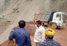 उपायुक्त ने दिए चक्की मोड़ के पास क्षतिग्रस्त राजमार्ग को शीघ्र ठीक करने के निर्देश