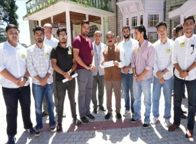 (Punjab University)के छात्रों ने सचिन कंवर की अध्यक्षता में शिमला में मुख्यमंत्री राहत कोष के लिए 51000/ रुपये का चेक भेंट किया। (Punjab University)के छात्रों ने सचिन कंवर की अध्यक्षता में शिमला में मुख्यमंत्री राहत कोष के लिए 51000/ रुपये का चेक भेंट किया।