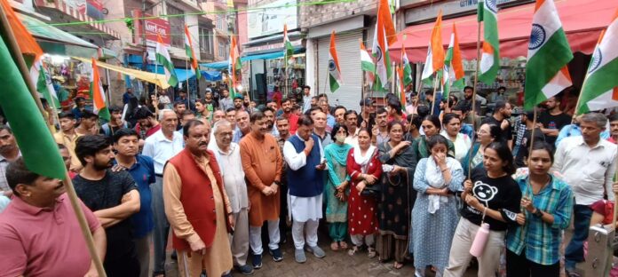 भाजपा प्रदेश अध्यक्ष डॉ राजीव बिंदल ने चंद्रयान-3 की सफलता को लेकर सैकड़ो लोगों के साथ जश्न मनाया,
