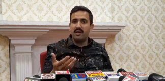 लोक निर्माण मंत्री विक्रमादित्य सिंह