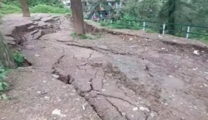 शिमला: कोमली बैंक पर मंडराया खतरा, मकानों तक पहुंची बड़ी -बड़ी दरारें, चार मकान करवाए गए खाली