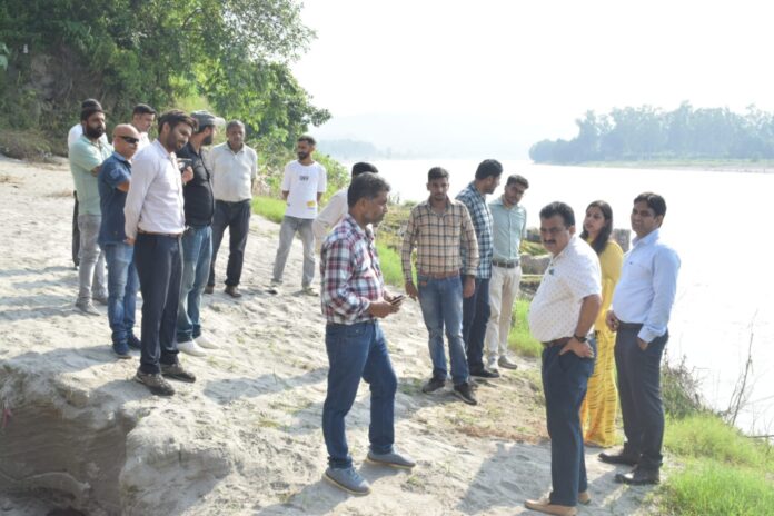 उपायुक्त ने नादौन में रिवर राफ्टिंग साइट का किया निरीक्षण