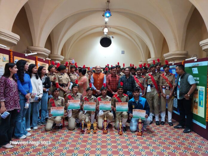 गेयटी थियेटर में दो दिवसीय चित्र प्रदर्शनी का समापन