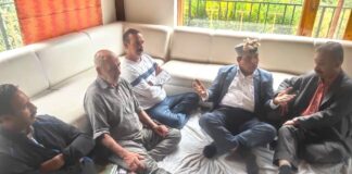 स्वास्थ्य मंत्री ने समरहिल हादसे में जान गंवाने वालों के परिजनों से की मुलाकात