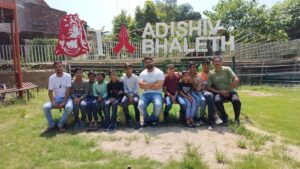 बाल आश्रम के बच्चों को बांधी राखियां, शिवधाम पार्क की सैर करवाई