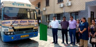 उपायुक्त ने कौशल विकास रथ को हरी झंडी दिखाकर किया रवाना