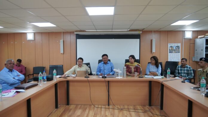 राजस्व मंत्री जगत सिंह नेगी ने किन्नौर में भारी बारिश व बाढ़ से हुए नुकसान की राहत एवं पुनर्वास कार्य की समीक्षा बैठक राजस्व मंत्री जगत सिंह नेगी ने किन्नौर में भारी बारिश व बाढ़ से हुए नुकसान की राहत एवं पुनर्वास कार्य की समीक्षा बैठक
