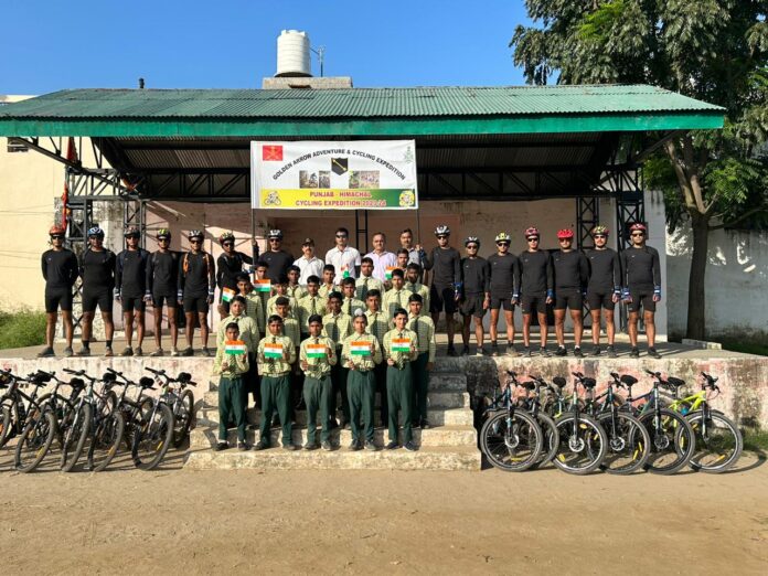 grand-welcome-21-garhwal-rifles-reaching-una