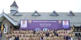 राज्यपाल ने डीजीपी डिस्क पुरस्कार प्रदान किये