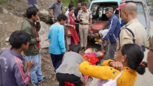फीचर: प्रदेश सरकार ने बाधित हुए राष्ट्रीय उच्च मार्ग-05 को खोलने के लिए उठाए विशेष कदम