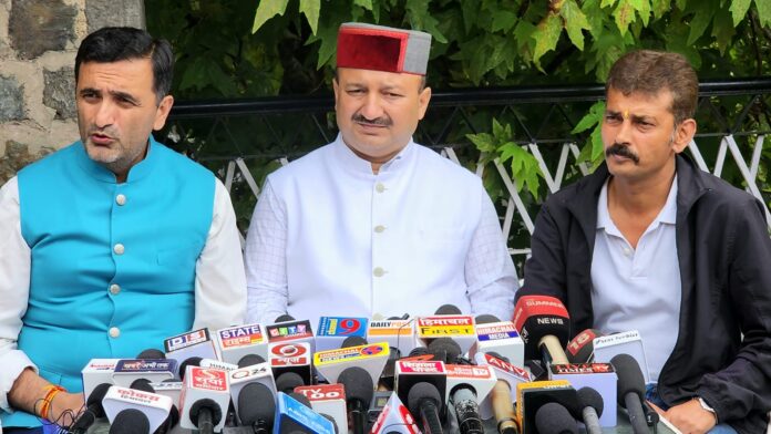 सेब के आयत शुल्क पर राजनीति कर बगवानों को गुमराह कर रही कांग्रेस : चेतन बरागटा 