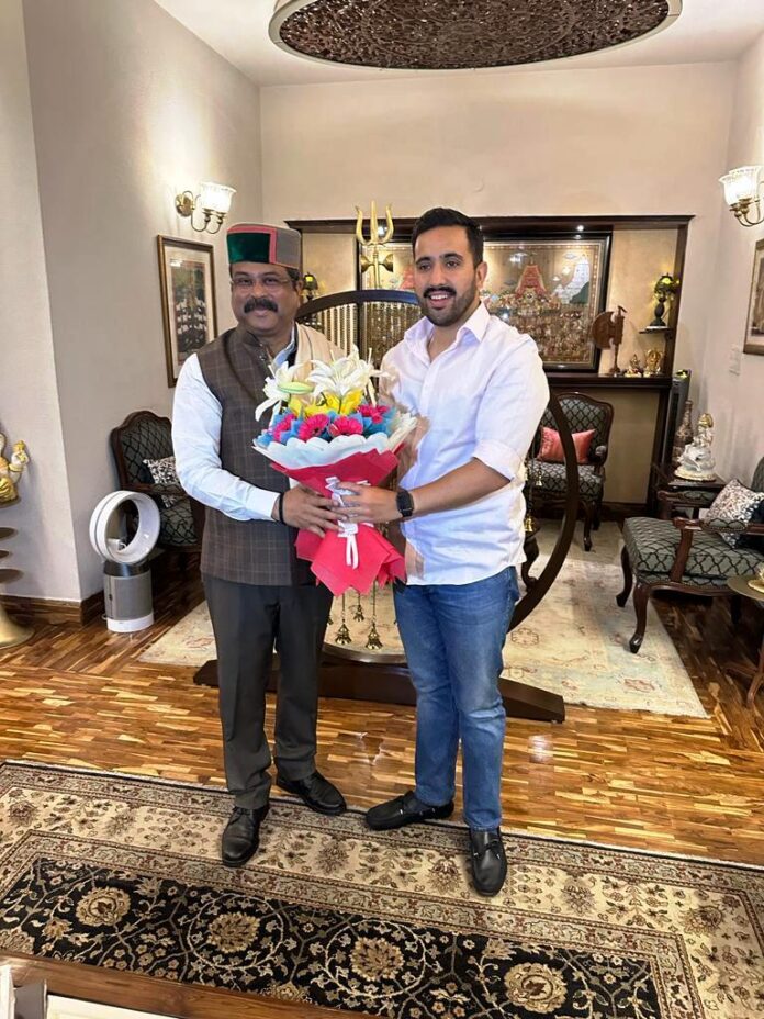 केंद्रीय शिक्षा एवं कौशल विकास व उद्यमिता मंत्री धर्मेन्द्र प्रधान से मिले विक्रमादित्य सिंह