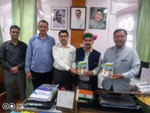 ‘विस्थापन का दंश’ पुस्तक का विमोचन किया