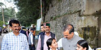 मुख्यमंत्री ठाकुर सुखविंदर सिंह सुक्खू आज सुबह अपने निवास ओक ओवर से पैदल सचिवालय पहुंचे