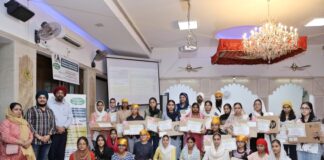 satsang-guru-nanak-darbar-trust-distributed-free-laptops-meritorious-girls
