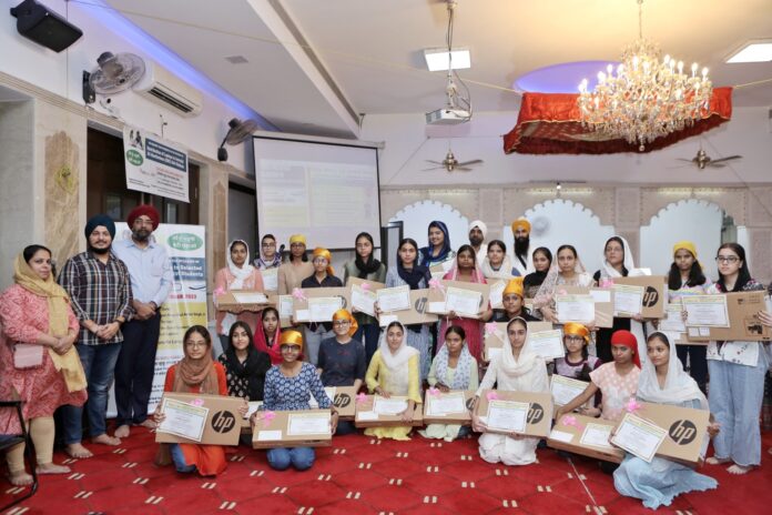 satsang-guru-nanak-darbar-trust-distributed-free-laptops-meritorious-girls