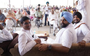 फोटो कैप्शन-1: रोपड़ के आशीर्वाद होटल में लोगों को संबोधित करते भाजपा प्रत्याशी डॉ. सुभाष शर्मा।