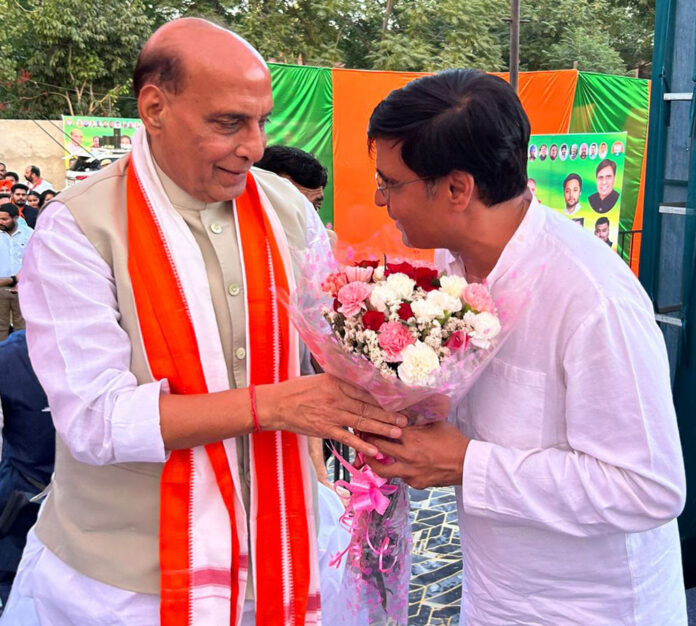 फोटो कैप्शन: रक्षा मंत्री श्री राजनाथ सिंह मंगलवार को कुराली में एक विशाल सभा को संबोधित करते हुए। रैली का आयोजन श्री आनंदपुर साहिब से भाजपा प्रत्याशी डॉ.सुभाष शर्मा द्वारा किया गया था। फोटो कैप्शन: रक्षा मंत्री श्री राजनाथ सिंह मंगलवार को कुराली में एक विशाल सभा को संबोधित करते हुए। रैली का आयोजन श्री आनंदपुर साहिब से भाजपा प्रत्याशी डॉ.सुभाष शर्मा द्वारा किया गया था।
