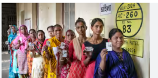 फोटो कैप्शन : साहिबज़ादा अजीत सिंह नगर (मोहाली) के सैक्टर-70 के पार्क में सैर करने आए लोगों से मुलाकात करते श्री आनंदपुर साहिब से भाजपा प्रत्याशी डा. सुभाष शर्मा।