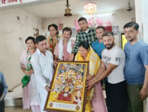 मेरा कोई बिजनेस नी, मैं लोकां बिच ही रहना, तुहाड़े कम करानेशगुन दे रूप च देणे मिंजो वोट, सारियां समस्याएं होणीया हल