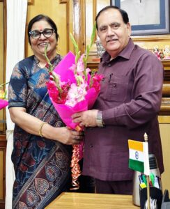 समिति सदस्य पी0एल0 पूनिया तथा रजनी पाटिल ने की विधान सभा अध्यक्ष से शिष्टाचार भेंट।