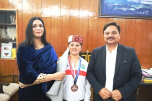 उपायुक्त ने दी बधाई, दोनों खिलाड़ियों को उनकी उपलब्धि के लिए किया सम्मानित