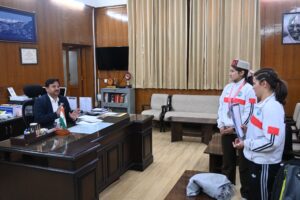 उपायुक्त ने दी बधाई, दोनों खिलाड़ियों को उनकी उपलब्धि के लिए किया सम्मानित