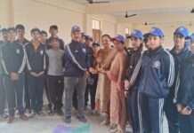 लदरौर एनएसएस शिविर: स्वयंसेवकों ने संतोषी माता मंदिर में किया श्रमदान