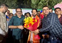 अनुराग सिंह ठाकुर के जन्मदिन पर दिल्ली आवास पर उमड़ी सैकड़ों की भीड़