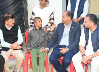 मुख्यमंत्री जयराम ठाकुर ने महिला हत्या पीड़ित परिवार से भेंट कर जताई संवेदनाएँ