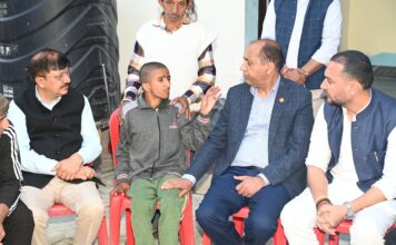 मुख्यमंत्री जयराम ठाकुर ने महिला हत्या पीड़ित परिवार से भेंट कर जताई संवेदनाएँ