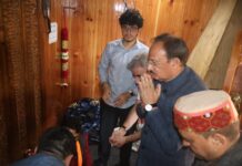 उद्योग मंत्री ने सपरिवार चालदा महासू महाराज के पशमी मंदिर में शीश नवाया ।