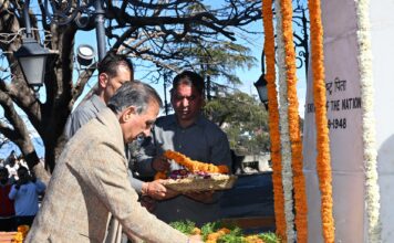 शहीद दिवस पर मुख्यमंत्री ने अर्पित की महात्मा गांधी को श्रद्धांजलि