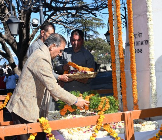 शहीद दिवस पर मुख्यमंत्री ने अर्पित की महात्मा गांधी को श्रद्धांजलि
