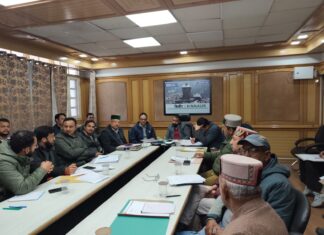 राजस्व मामलों की लंबित प्रकरणों का शीघ्र निस्तारण सुनिश्चित करें : उपायुक्त डॉ. अमित कुमार शर्मा