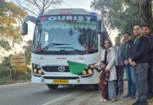 जयपुर के टूर पर निकले बाल आश्रम के बच्चे, डीसी गंधर्वा राठौड़ ने किया रवाना