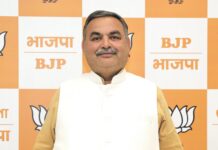 स्कूली छात्रों से बस सुविधा छीन रही कांग्रेस सरकार- संदीपनी भारद्वाज